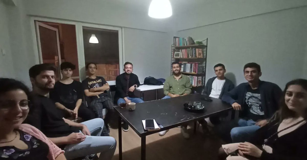 minninalar's tweet photo. İzmir Arap Alevi Gençlik Meclisi olarak tanışma etkinliğinde yan yana geldik. Etkinliklerimizi planladık. 

Deprem sürecinde bulunduğumuz her yerden "Ma rihna nîhna hon" diyerek büyüttüğümüz dayanışmamızı üniversitelerden yükseltiyoruz ! 
#MaRihnaNîhnaHon
#AAGM https://t.co/RsJufSwr1Q