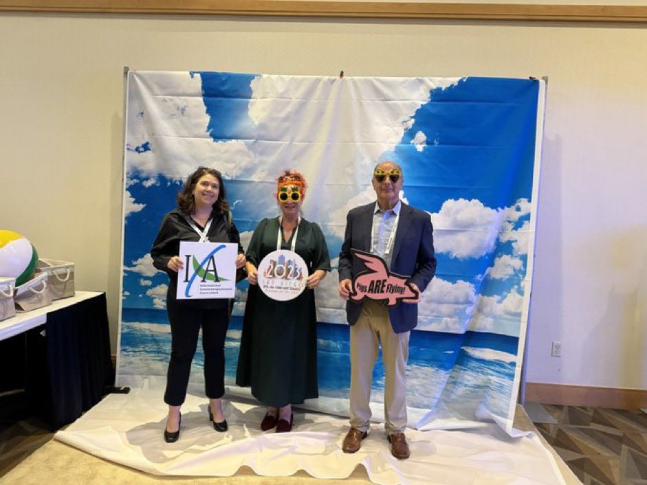 IXAYIC's tweet image. IXA’s infectious disease and zoonosis leadership, Antonia Godehardt, Linda Scobie, and Jay Fishman, enjoying the San Diego “beach”! 🌊 🏖️ #GoXeno #PigsAreFlying #SanDiego2023