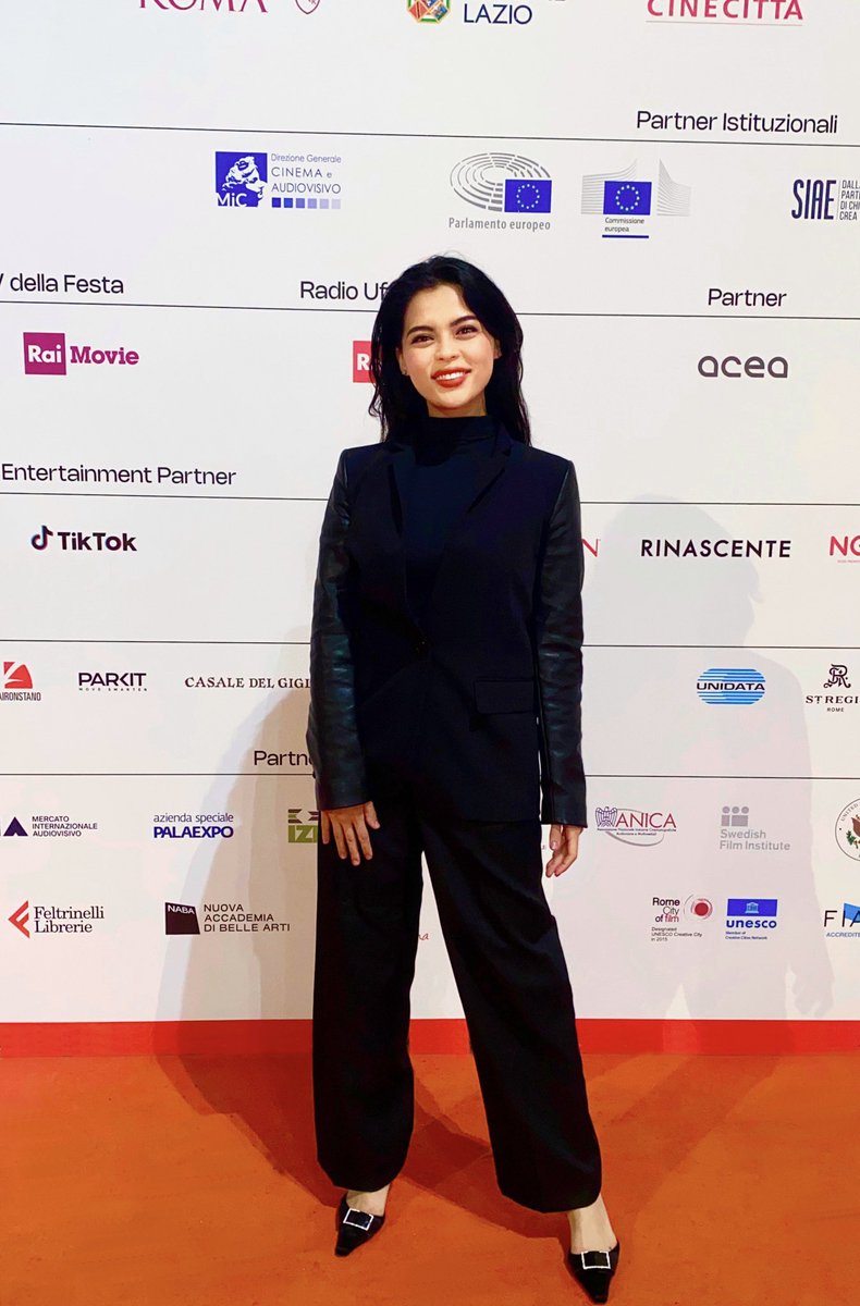 setareh_y's tweet photo. “Performance “ World Premiere at @romacinemafest what a uncomfortable night!
制作に2年かかったこの作品もついに世界初公開の日をローマ映画祭で迎えました。感謝と感動が溢れる現場でした。 #roma #rome #イタリア https://t.co/uibvBP3gHJ