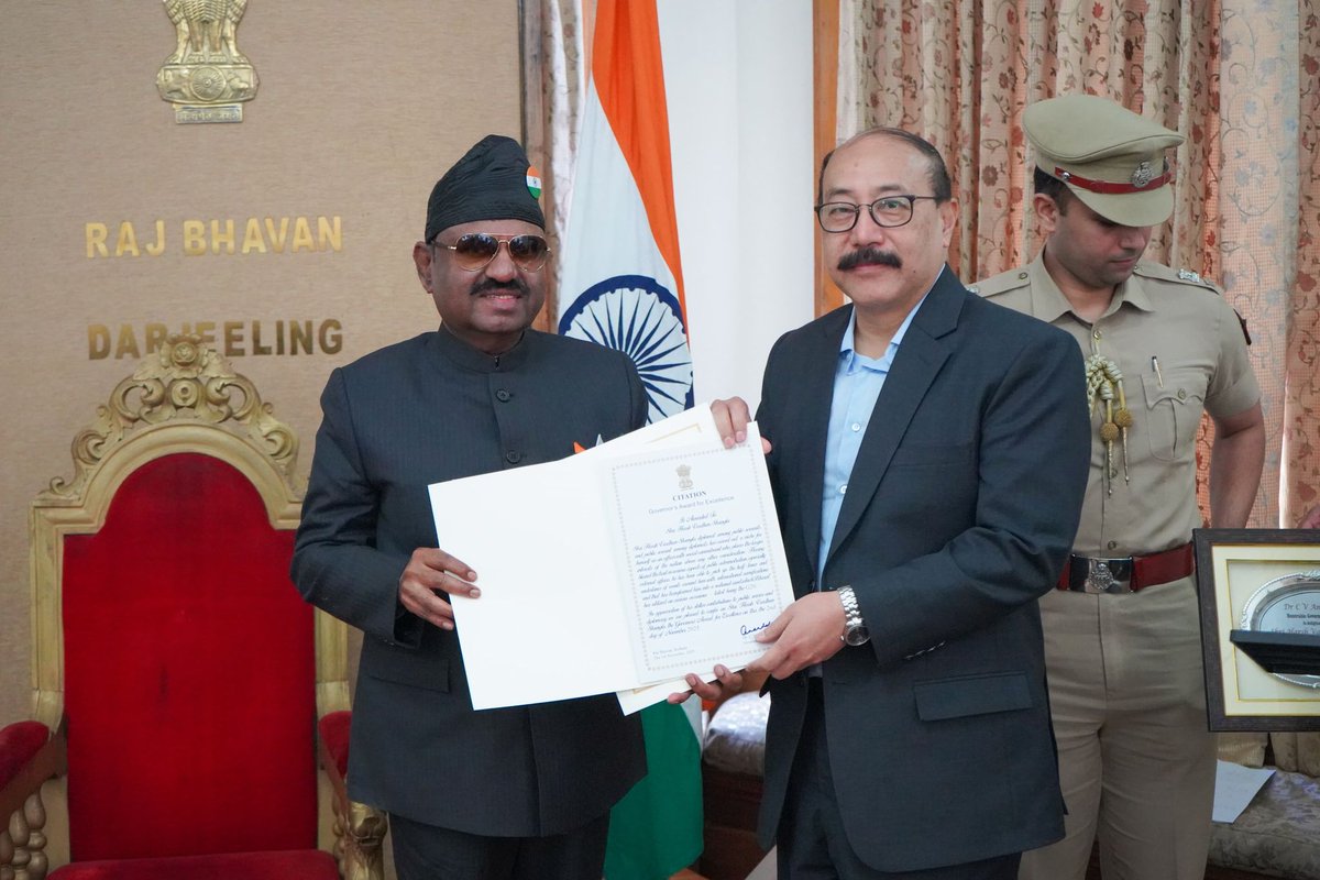 In a philanthropic gesture, Amb. @harshvshringla pledged the Rs. 1 lakh accompanying the award for the support of underprivileged individuals in Darjeeling, emphasizing his commitment to community welfare. Ms. Melinda Pavek, CG, @USAndKolkata attended the event.