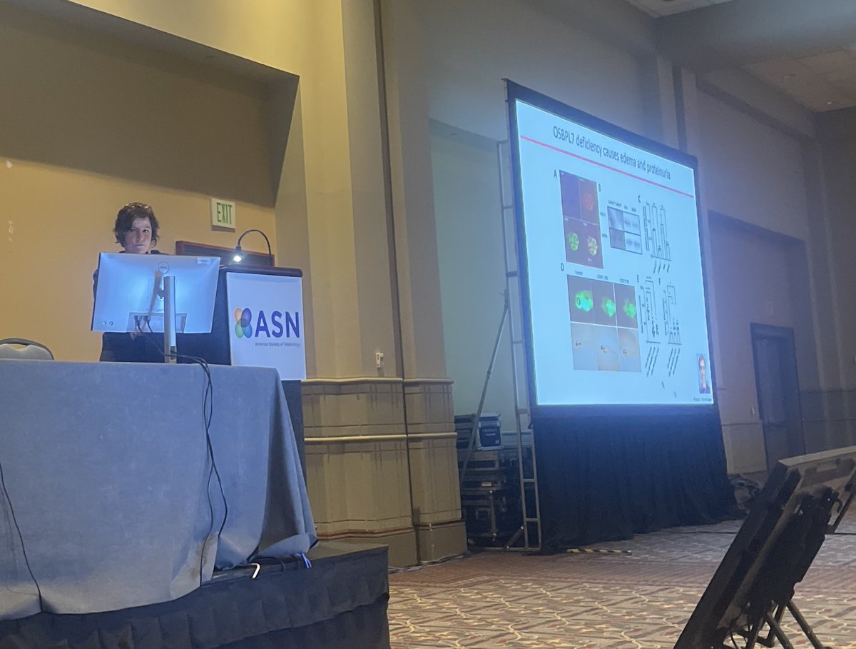 The Michelle P. Winn endowed lecture is always a highlight of every #KidneyWk. Even more so when it’s our own <a href="/MiamiAlessia/">AlessiaFornoni</a>!