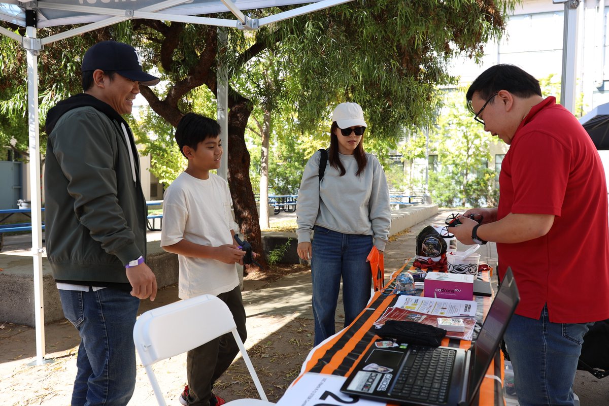 SC_SummerCamps's tweet image. We were so excited to be part of the 2023 Engineering Expo! Thank you Cresenta Valley High School and Falkon Robotics for hosting this event and for having us this year! #coding #kidswhocoderule #CodingCamps #programmer #summercampfun #uscsummerprograms #kidswhocode