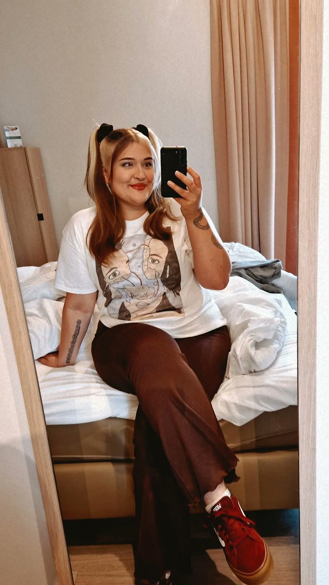 AdamsLilith_art's tweet photo. Raising awareness for Multiple Sclerosis with art has never been this easy 😍🎗 Merch of my "A Thousand Faces" artworks are available on redbubble.. but first check out my latest YT video reviewing some of my favourite products from my online shop 🧡 https://t.co/Wbi1VhtgSG https://t.co/4ZntIzjMqn