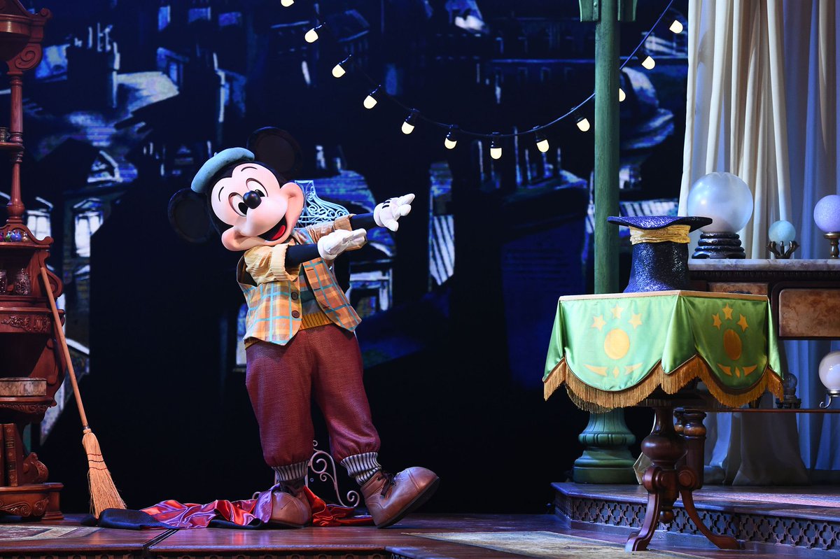 LabelElabete's tweet photo. On est en LIVE sur notre chaîne de LIVE (la plate-forme violette)
On va décortiquer, critiquer et analyser Mickey et le MaGOAT. Le MEILLEUR SHOW ? Ou un show has been ?
LIEN EN BAS ⬇️ https://t.co/IH5AEWvvqy