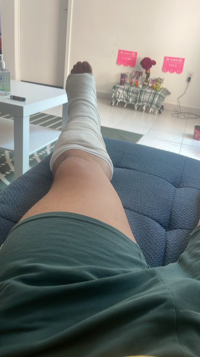 Orfeo2809's tweet photo. #ViernesDeRiesgo un saludo para chany que me está cuidando porfavor querida @SussyOh que viva el viernes de riesgo ⚠️ https://t.co/jPeo2GK5H1