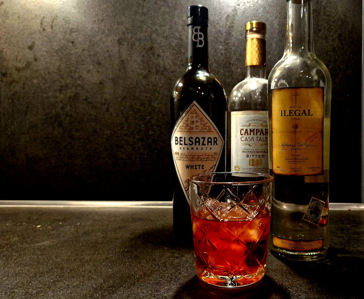Kein Mezcal ist ilegal.
Äh ... doch!
Auch wenn er sich in einem Negroni versteckt.