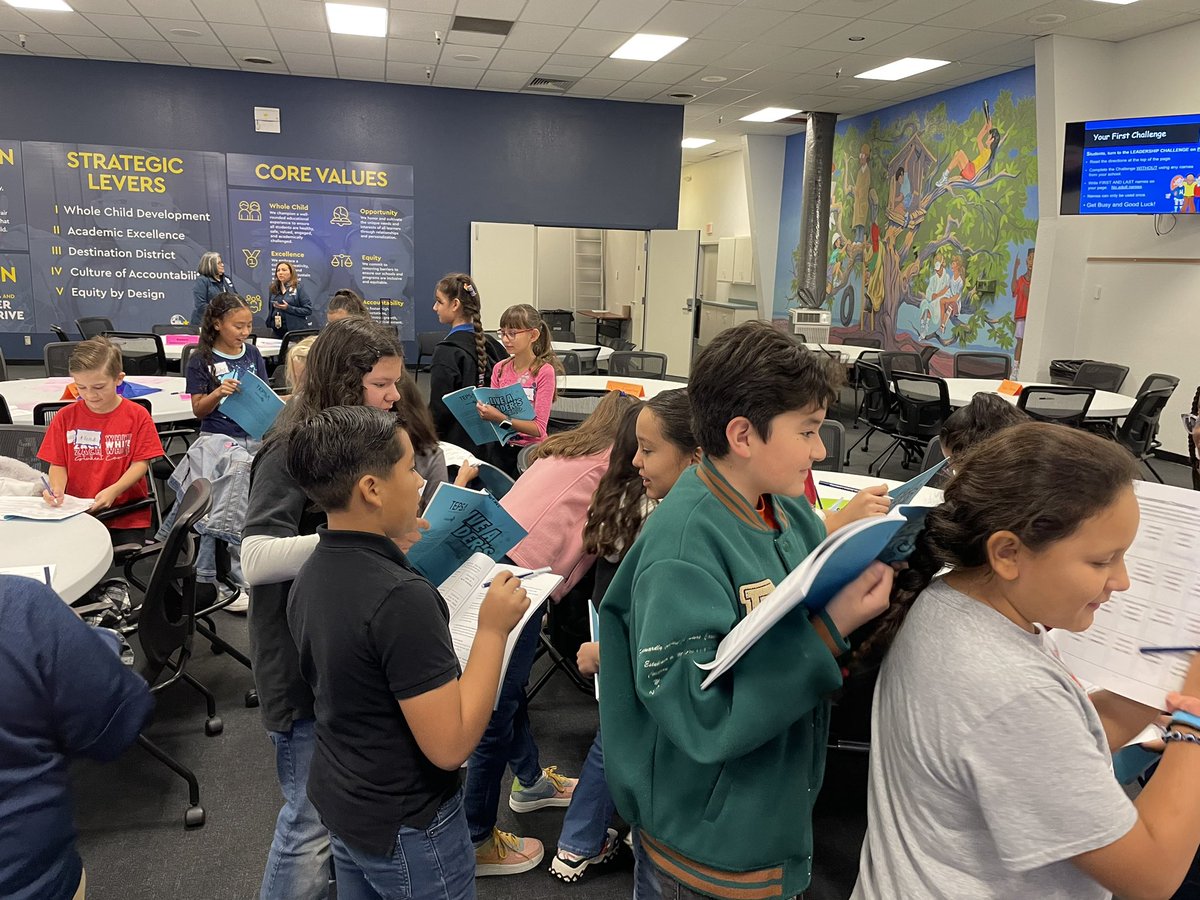 Student Leaders from El Paso and surrounding districts meeting new friends this morning! <a href="/tepsalru/">TEPSALRU</a> #WeLeadTX
