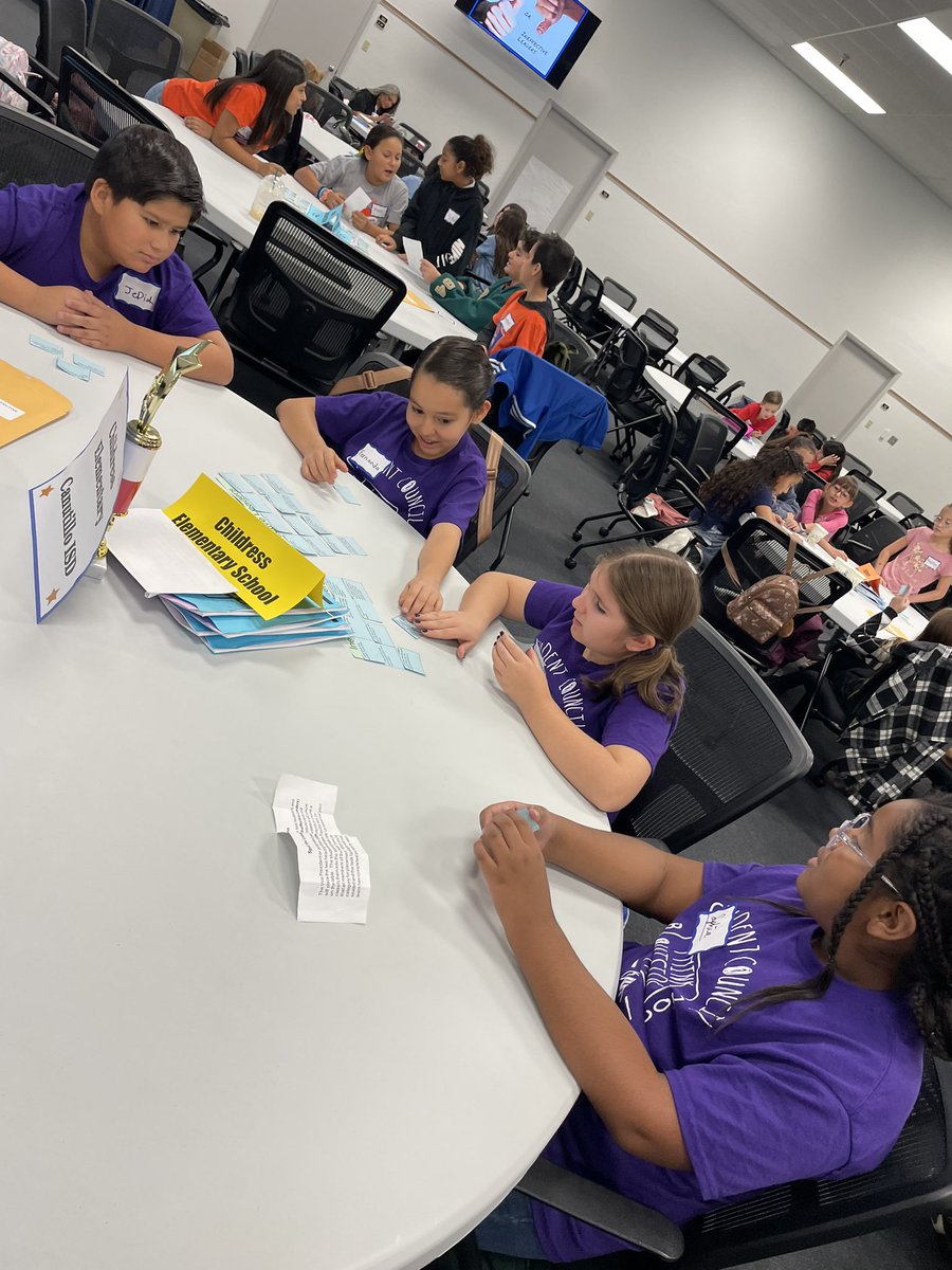 Student Leaders in deep conversations about what are effective leadership characteristics! <a href="/tepsalru/">TEPSALRU</a> #WeLeadTX