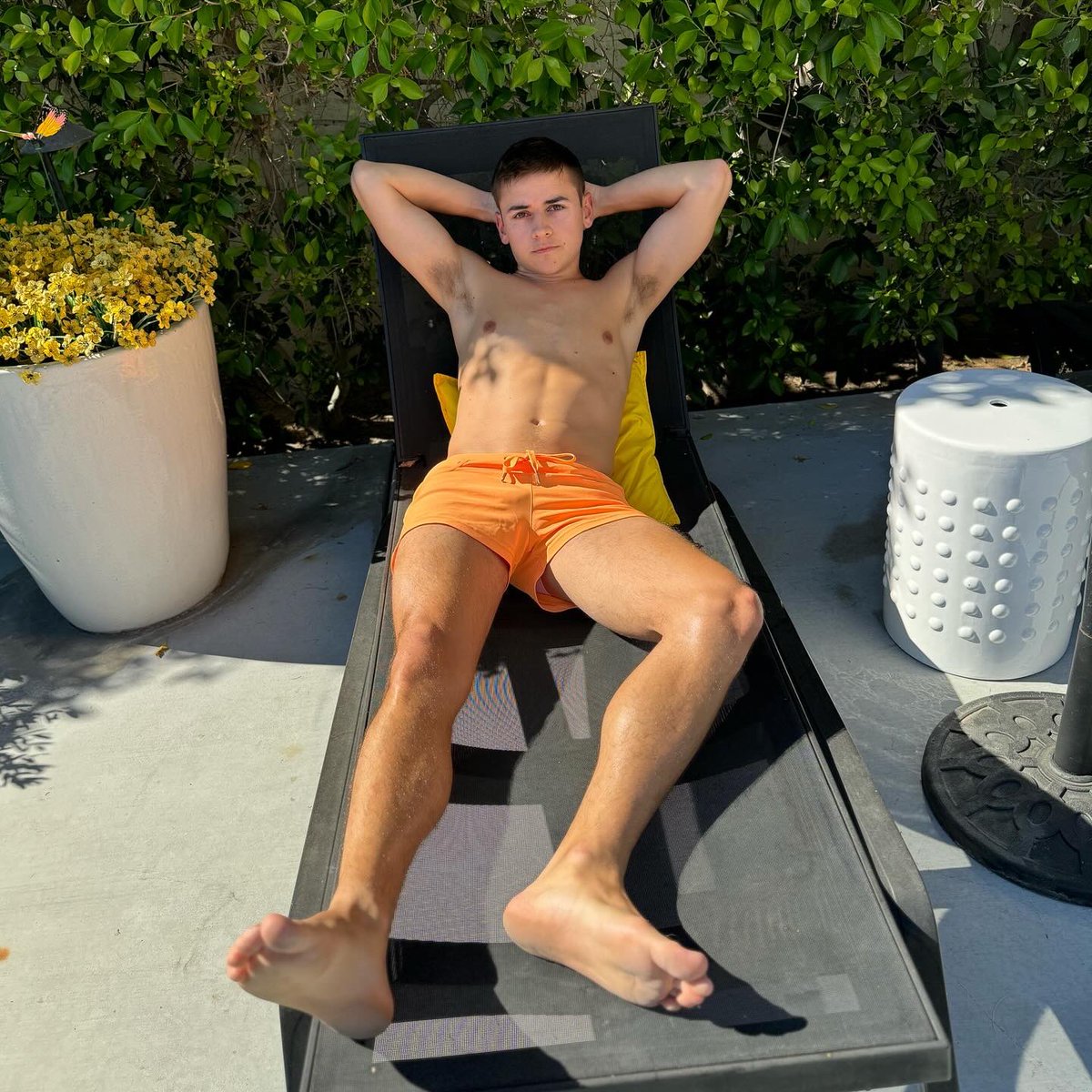 twinkstann's tweet photo. RP if you’d hire me as your pool
boy 🌞🛎️ https://t.co/MDV2qnvPRH