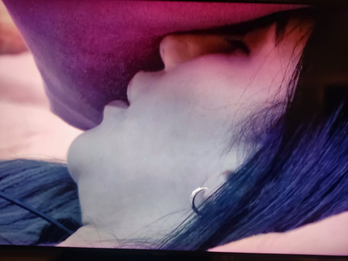 FanaticaGH7's tweet image. Ya sabemos que el 24h es infumable, pero es que ya os vale tener la imagen de Naomi dormida en las dos señales.
Queréis hundiros más todavía? #GHVIP3N