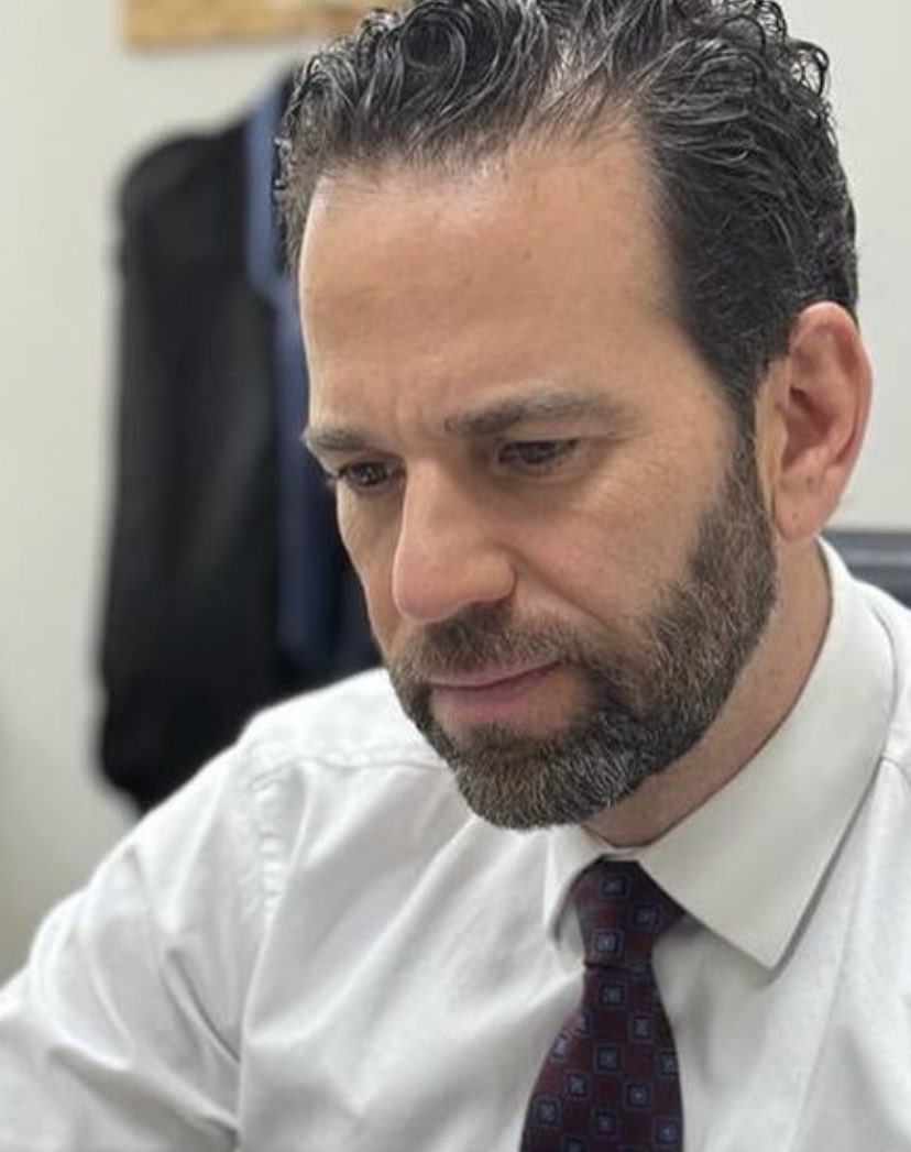 boatrixxx's tweet photo. @CarlosLoret @latinus_us @brozoxmiswebs Ya no sabe ni qué hacer el decrépito de #LordMontajes nadie le cree con tanto show y mentiras, bueno solo algunos pelmazos que creyeron la historia de cuando se fue de “periodista” de guerra  a Afganistán 🤣 #aziNoElmo #oyi https://t.co/7x9FdeebLJ