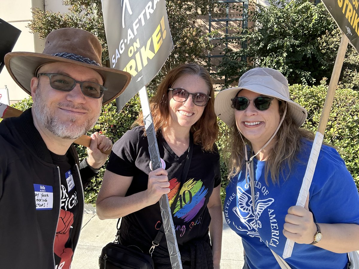 11/3/2023 - #SAGAFTRA Strike Day 113: ✊🏼 6 months+1 day on the picket line waiting for the #AMPTP to give the actors everything they’re asking for so we can end this strike & go back to work. #solidarity #unionstrong #SAGAFTRAStrong #Makeafairdeal #sagaftrastrike #payyouractors