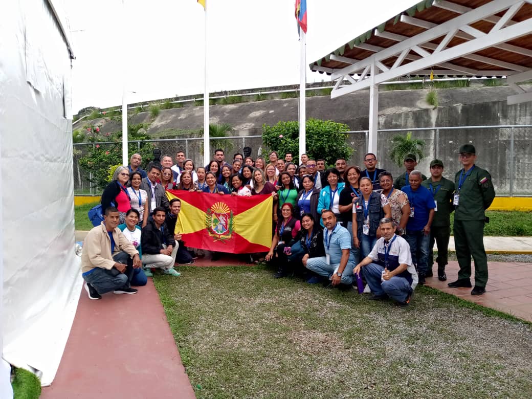 cbitotiliar's tweet photo. #03Nov Último día del taller de #robotica la prueba final 
#cbit
#robot #hormiga
#robots #ant 
#Aragua https://t.co/Y3kcsl1BXS