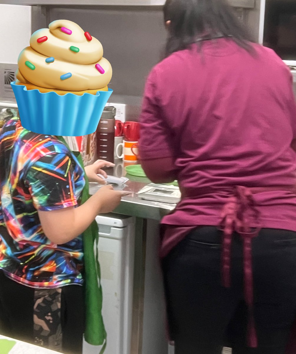 KB_Education_'s tweet photo. We’ve baked some delicious treats… Ginger cake, sausages on the fire, nachos on the fire and sparkle brownies 🤤 🤤 🤤 https://t.co/dgbxWrgXLa