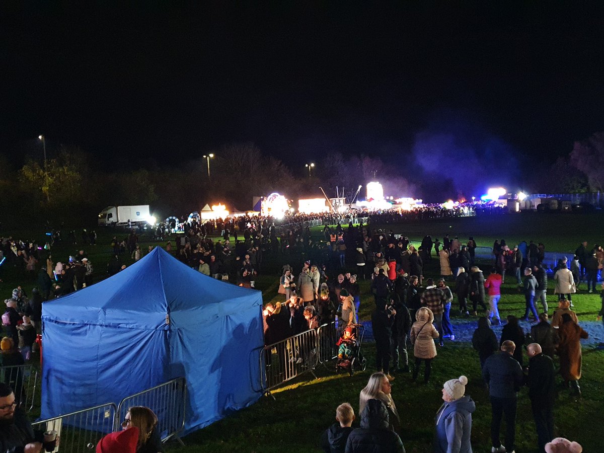 HalesowenWMP's tweet image. Halesowen officers have attended the firework display at Halesowen Cricket Ground, reminding the public to stay safe during these explosive events ! #rememberremember