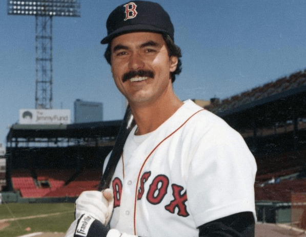MikeyAdams420's tweet photo. Unless your name is Roberto Clemente, you cannot claim to be a better right fielder than #DwightEvans and that is a fact.  Happy 72nd birthday to Number 24 #RedSox who led @MLB in extra base hits for the decade of the 80's. https://t.co/Cp1UJzY5rY
