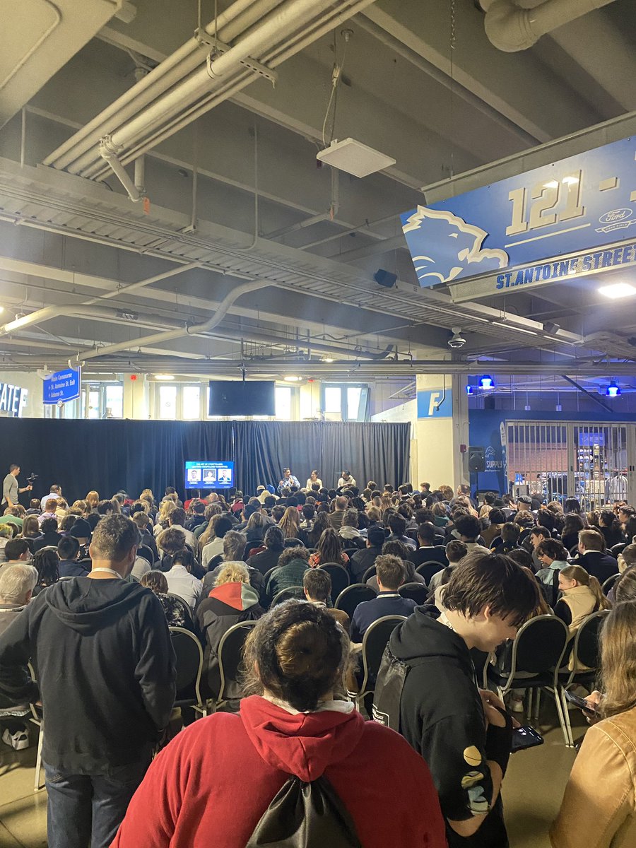 NolandBSaunders's tweet photo. Michigan Association of Broadcasters at Ford Field was an awesome display of what a career in broadcast media can offer. I’m glad to be on the best team, @iHeartMedia #GoLions https://t.co/o5rdI7WfFO
