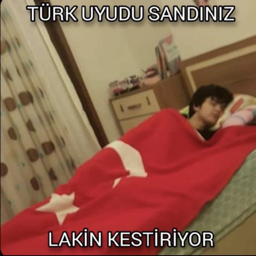 ayseyamnn's tweet photo. Rastgele bir fotoğraf ya da kasımda her şey yanlış gidecek https://t.co/4CGicp2YuM
