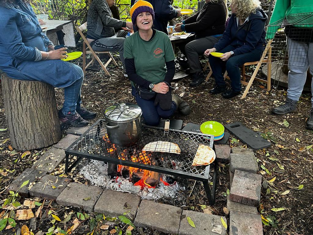 Fruitsforest16's tweet photo. Green social prescribing really is life changing. Supporting the great work of @Ekho_Collective cooking on the fire, growing, preparing &amp; sharing the food has such huge benefits. Such a heartwarming afternoon. @DudleyCVS  #socialprescribing https://t.co/G1TEVqXayj
