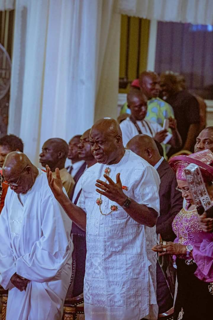 faf96442's tweet photo. One with God is majority.
Governor Douye Diri we're solidly standing tall with you.
Those who wish to kill us to rule us will never rule now and beyond.
#DiriLaw https://t.co/IRPNM4uv4O