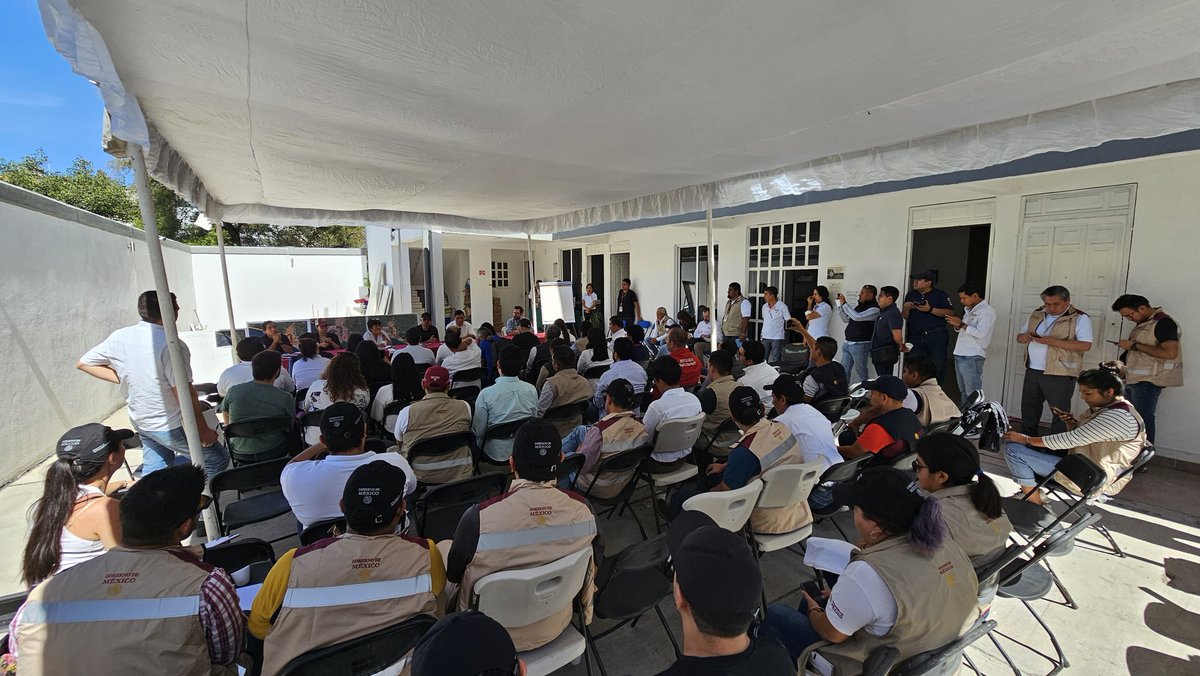 MeyerFalcon's tweet photo. Estamos trabajando en Guerrero. El equipo de @SEDATU_mx ya está haciendo recorridos para levantar información de infraestructura pública dañada y las necesidades de servicios.

Hoy comenzamos con reunión de trabajo en Chilpancingo para de ahí levantar información en Acapulco y Coyuca con equipos de funcionarias y funcionarios públicos comprometidos. Gracias a los subsecretarios @danielo_fajardo y @EdnaElenaVegaR1 y a todo nuestro equipo.

Seguiremos trabajando en territorio. #JuntosPorGuerrero