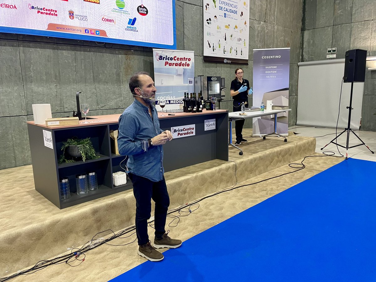 CRDOValdeorras's tweet image. En estos momentos, se está celebrando en @XANTAREXPO una degustación de vinos 🍷 de Valdeorras maridados con platos 🍽️ tradicionales de nuestra comarca, organizada por el GDR Valdeorras.
#EmpanadadeCostrelas
#EmpanadadeMaravallas
#Botelo
#Codillo
#CorderoAsado
#TerneraGuisada