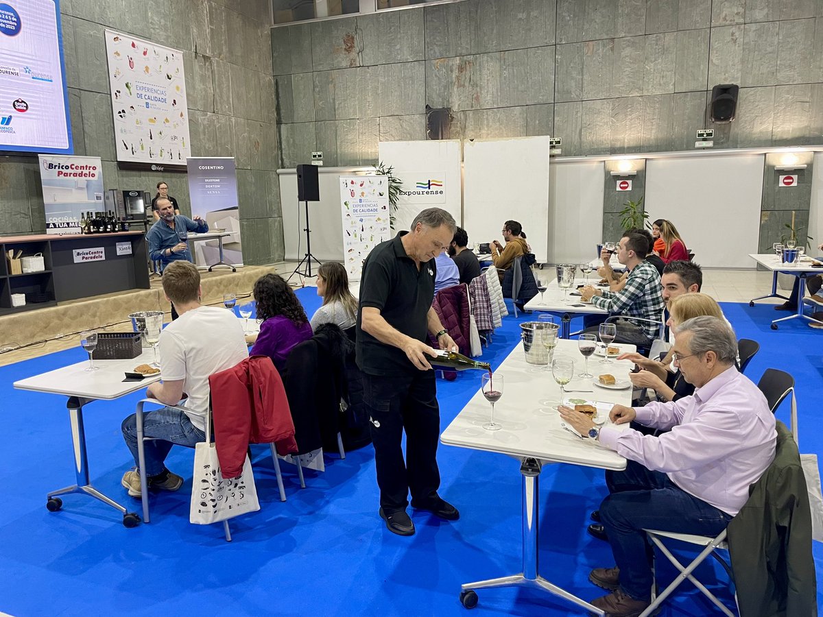 CRDOValdeorras's tweet image. En estos momentos, se está celebrando en @XANTAREXPO una degustación de vinos 🍷 de Valdeorras maridados con platos 🍽️ tradicionales de nuestra comarca, organizada por el GDR Valdeorras.
#EmpanadadeCostrelas
#EmpanadadeMaravallas
#Botelo
#Codillo
#CorderoAsado
#TerneraGuisada