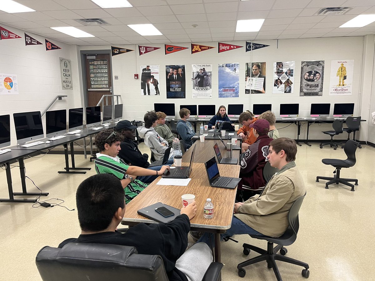 Friday morning at @LoyalForeverAHS & our practicum students are sipping some coffee & participating in a Socratic Seminar over the 1st 3 chapters of @AtomicHabitss by @JamesClear. Afterwards we worked on our @BPAconnect competition prompts! @AustinISD @DrMelvinBedfor1 @AISD_CTE