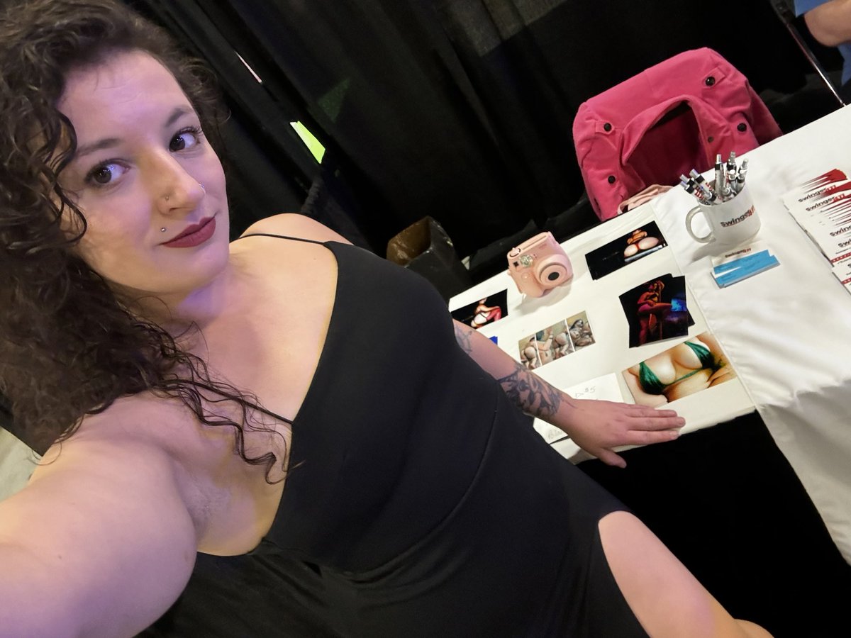 Show starts in an hour!!
<a href="/EXXXOTICA/">EXXXOTICA Expo</a> #exxxotica