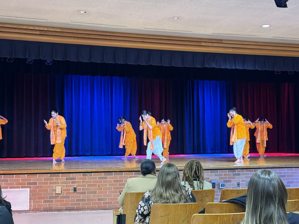 Amazing #LighthouseCollaborative Citywide Visit @MS137Heroes today! Moving Principal Story by @Principal_Trin, great opportunities for cross school collaborative learning on #CRSE, an incredible team of teacher leaders, and capped off with a Diwali student performance