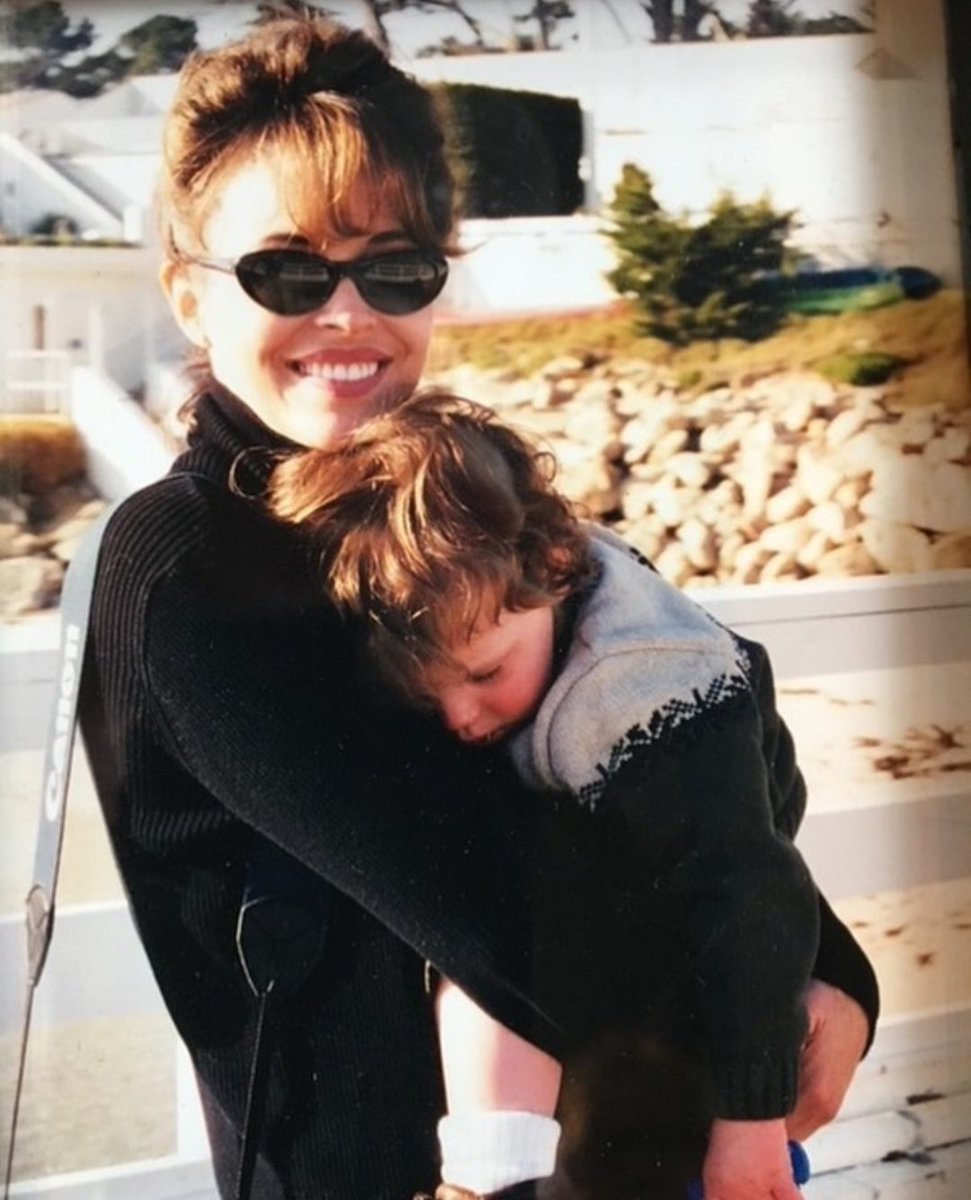 Silversmeasures's tweet photo. A mother's love ❤️ is pure, unconditional, and strong. No one in your life with ever love ❤️ you as your mother does. 👇👇👇👇 a mother whose love will live forever in the hearts 💕 of her children. #motherhood #MoMOfTheDay 😊🥰💕💞💓💗💖💝💘💌❣️❤️🔥❤️🩹❤️ https://t.co/vtdBg2MlHU