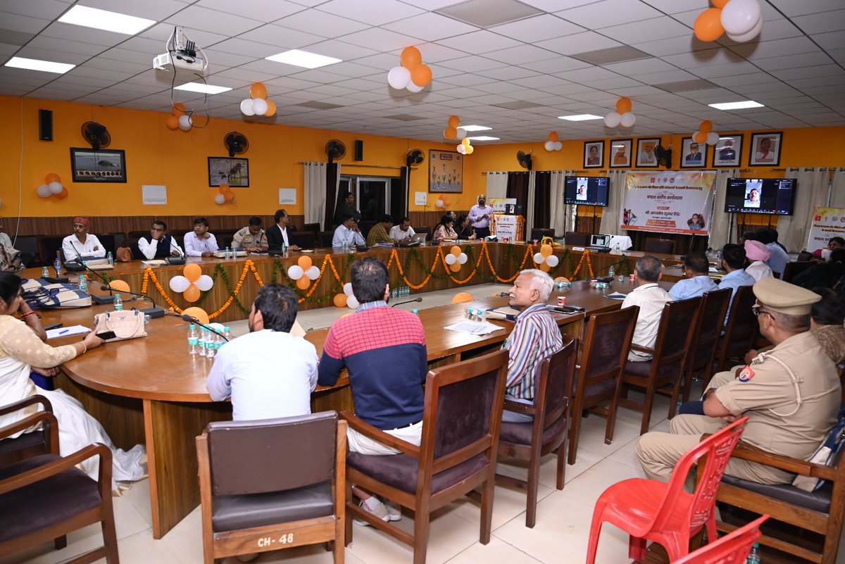 tweetjawed1's tweet photo. As part of systematic joints efforts  of DWCD &amp; UNICEF    for  capacity building of officials on cementing coordination convergence and effective implementation of Mission Vatsalya and Mission Shakti at the ground level. Workshops conducted in Bareilly, Moradabad and Gorakhpur https://t.co/JBVG4JfLeE