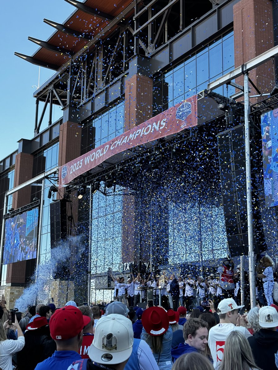 FanDuelSN_SW's tweet photo. Finally. #WorldSeries https://t.co/fGfeGvHzGn