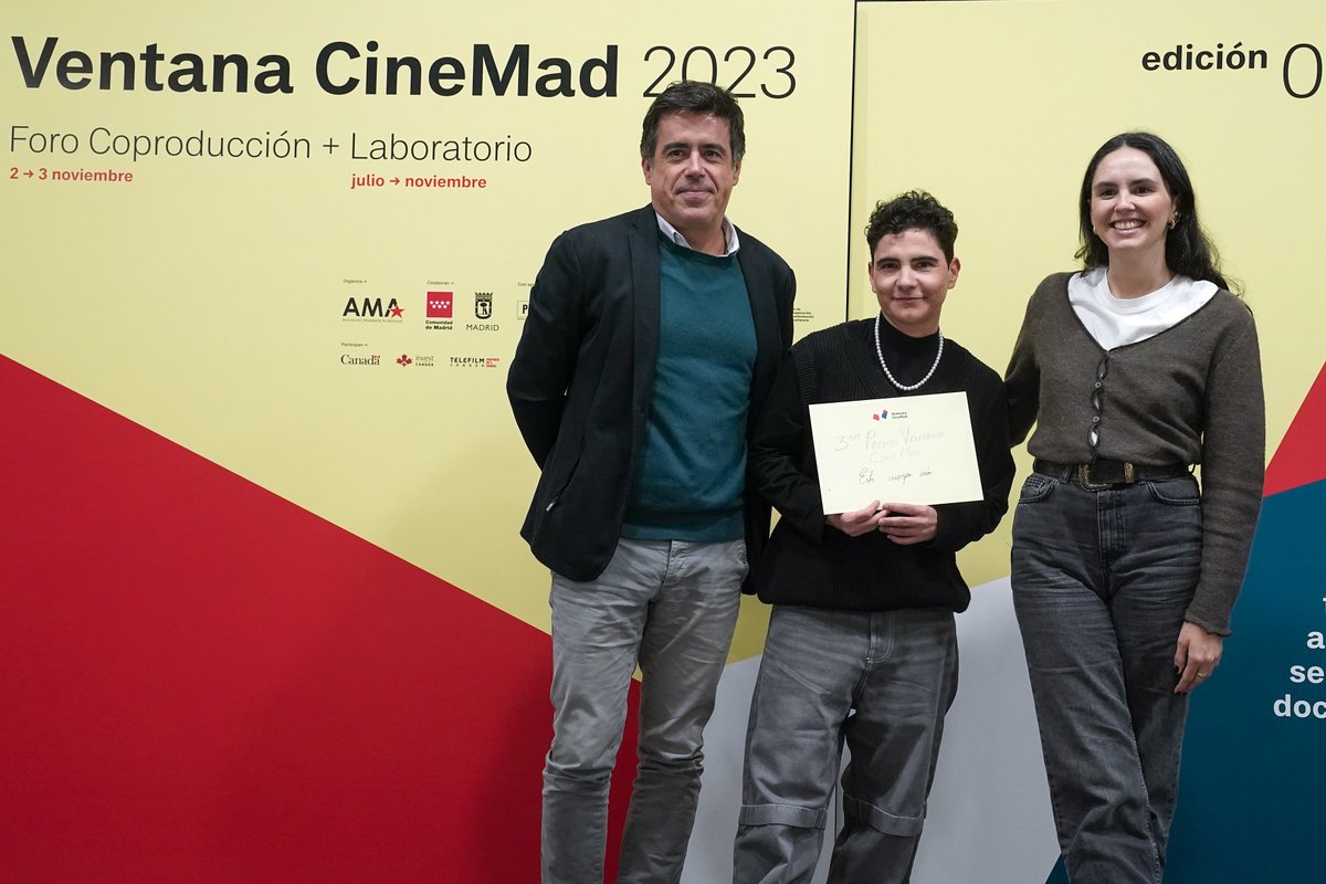 AMA_audiovisual's tweet photo. 🏆3º Premio #VentanaCineMad Cine, dotado con 5.000€, es concedido a #EsteCuerpoMío, #documental dirigido por Afioco Gnecco y Carolina Yuste y producido por @PotenzaP (@carlodursi). Entrega el premio el presidente de @PiafProductoras, @koldozuazua. https://t.co/DfxbpiDUKk