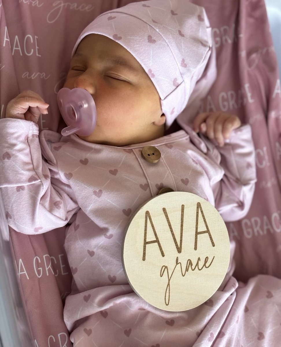 JakeMontgomery_'s tweet photo. Ladies and gentlemen, meet my perfect niece, Ava Grace. ❤️ #UncleJake https://t.co/hHoOm4YB3x