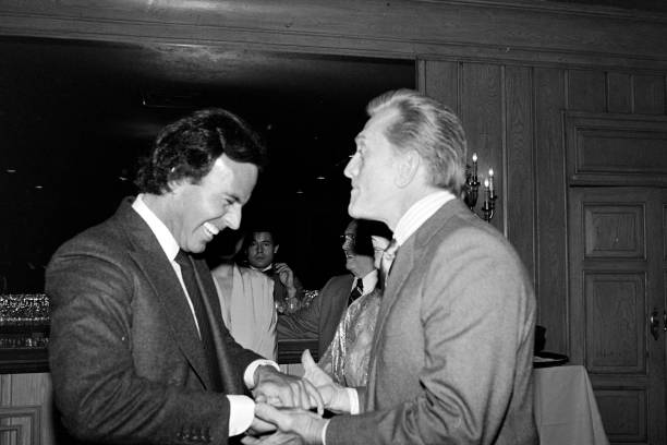 #JulioIglesias & #KirkDouglas (Hollywood, 1983)