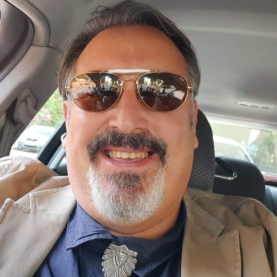 Hayat; yaşamayı,
Mutluluk; gülümsemeyi,
Sevgi; hak etmeyi,
Vefa; hatırlamayı,
Dostluk; paylaşmayı bilen için vardır...