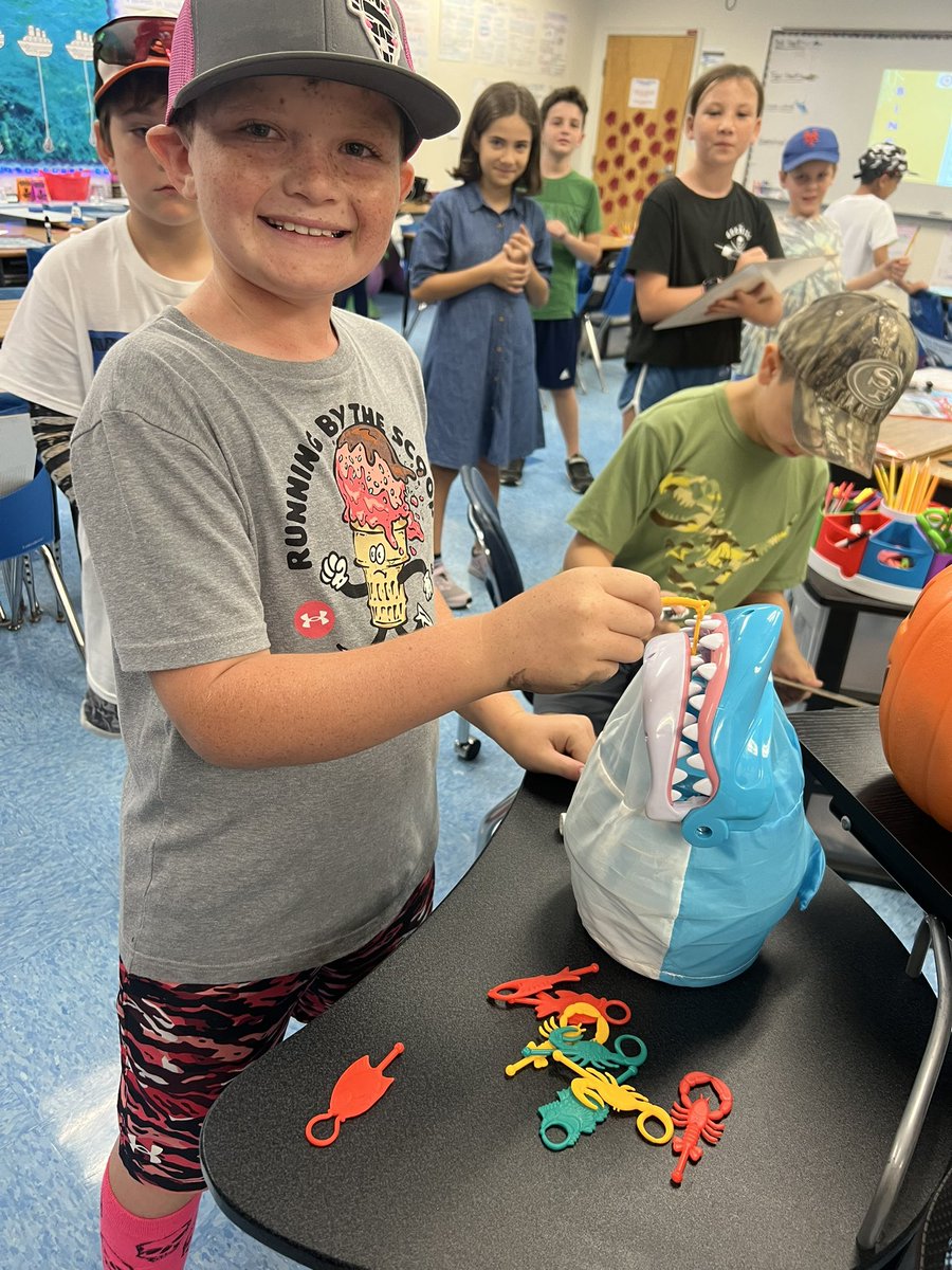 Ms. Foley🦈 tweet media