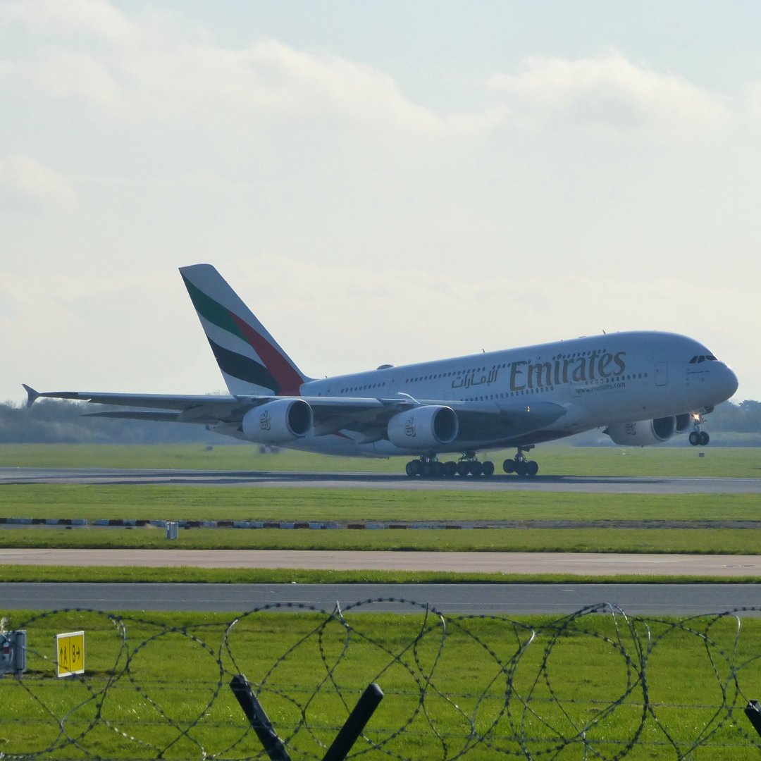 Michaelflying28's tweet photo. Emirates Airbus A380-800 A6-EEP departing Manchester Airport for Dubai International Airport 9.4.23.
#emirates #emiratesairline #emiratesa380 #a380emirates #fpeskywards #a380 #a388 #a380800 #airbus380 #airbus388 #airbus380800 #airbusa380 #airbusa388 #airbusa380800 https://t.co/WBvkuc2zWd