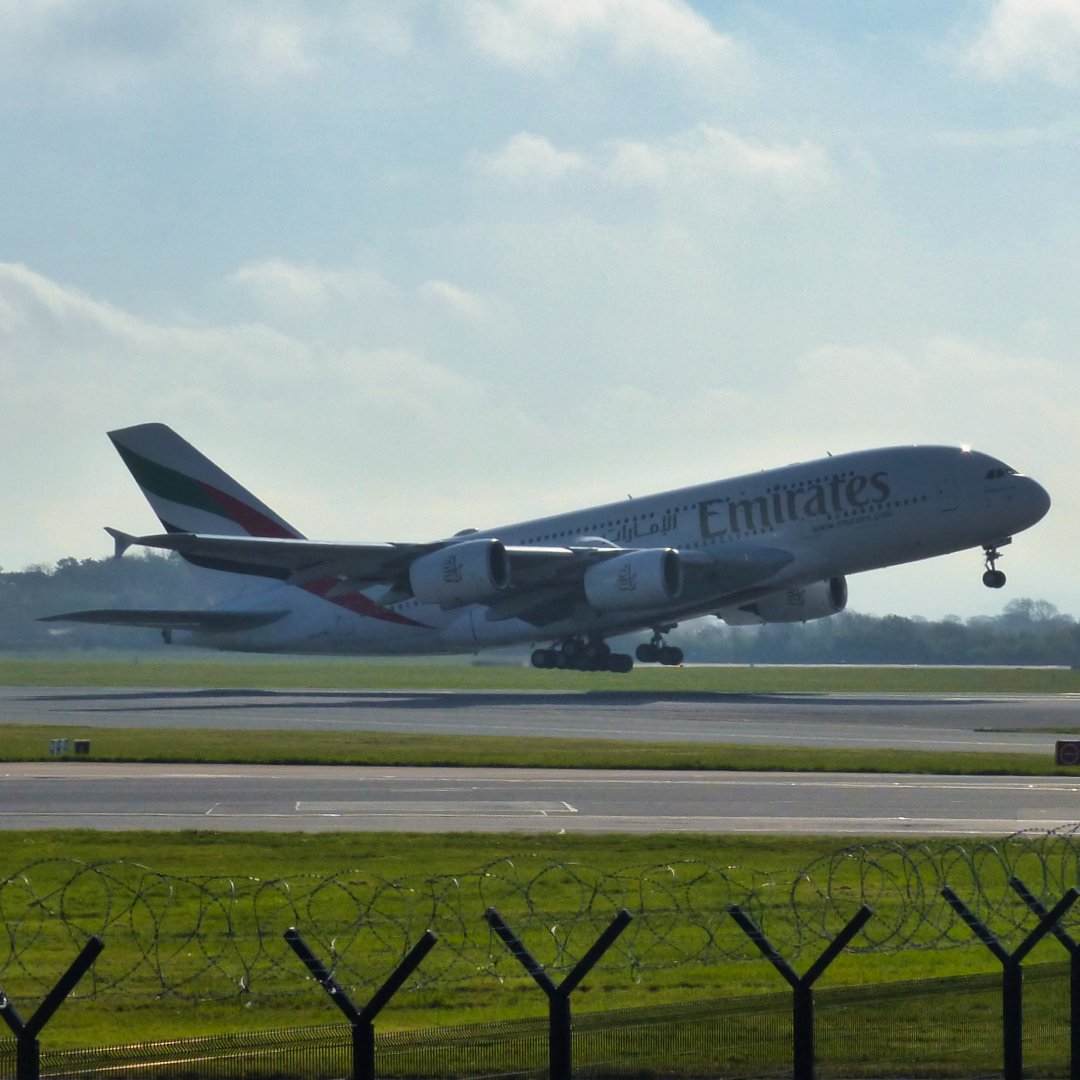 Michaelflying28's tweet photo. Emirates Airbus A380-800 A6-EEP departing Manchester Airport for Dubai International Airport 9.4.23.
#emirates #emiratesairline #emiratesa380 #a380emirates #fpeskywards #a380 #a388 #a380800 #airbus380 #airbus388 #airbus380800 #airbusa380 #airbusa388 #airbusa380800 https://t.co/WBvkuc2zWd