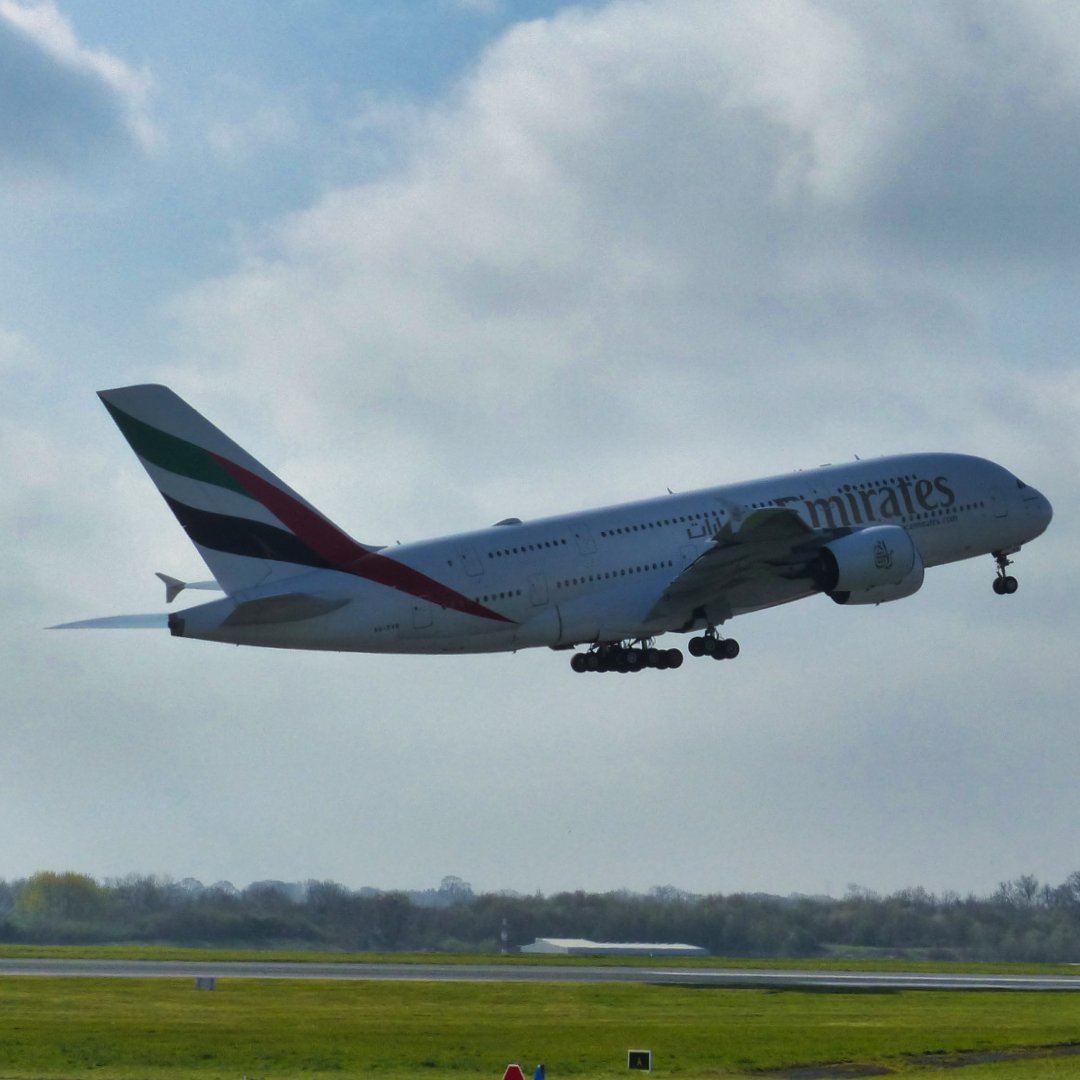 Michaelflying28's tweet photo. Emirates Airbus A380-800 A6-EEP departing Manchester Airport for Dubai International Airport 9.4.23.
#emirates #emiratesairline #emiratesa380 #a380emirates #fpeskywards #a380 #a388 #a380800 #airbus380 #airbus388 #airbus380800 #airbusa380 #airbusa388 #airbusa380800 https://t.co/WBvkuc2zWd