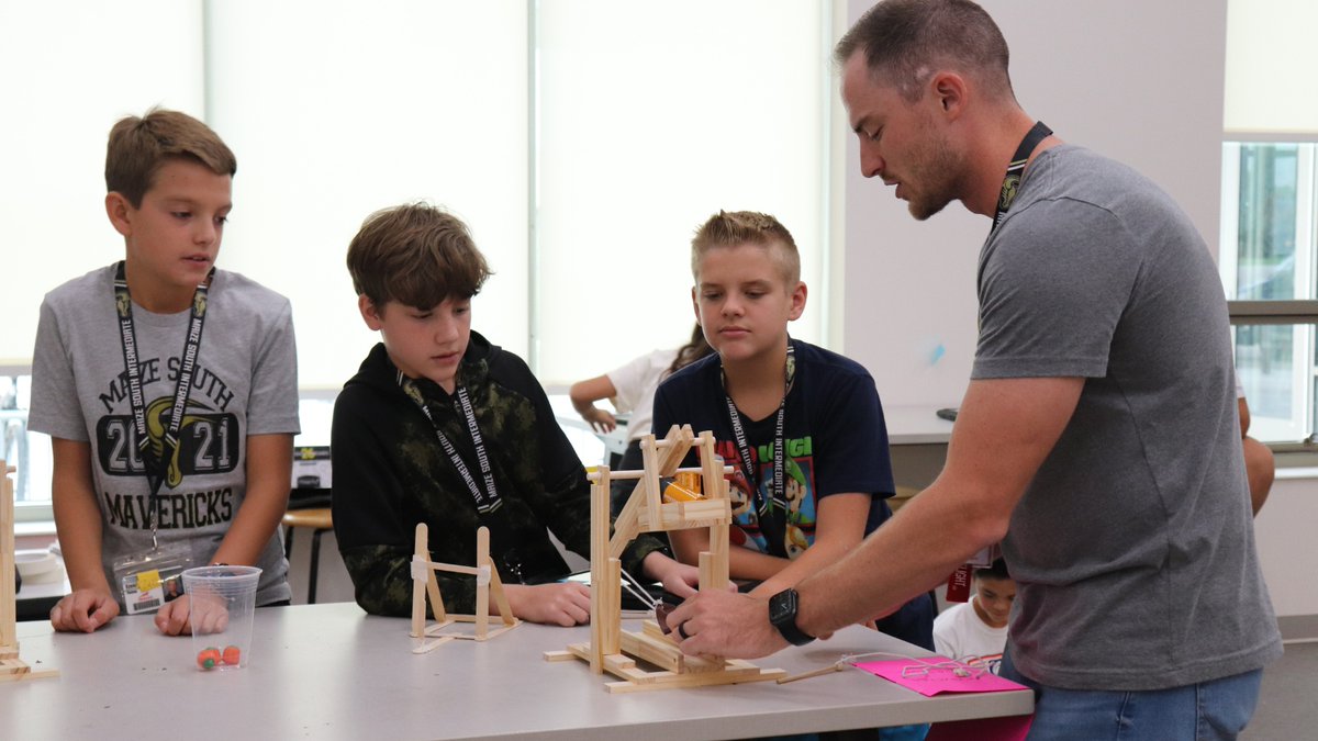 maize266's tweet photo. We continue our series highlighting STEAM teachers! Meet Maize South Intermediate School STEAM teacher James Buchanan: https://t.co/V901fByIAK

🔗Full STEAM ahead: overview story &amp; additional features: https://t.co/xIOiG01oD7

#266Success
#MaizeFamily
#LeadForward https://t.co/Pw8kCtSzDU