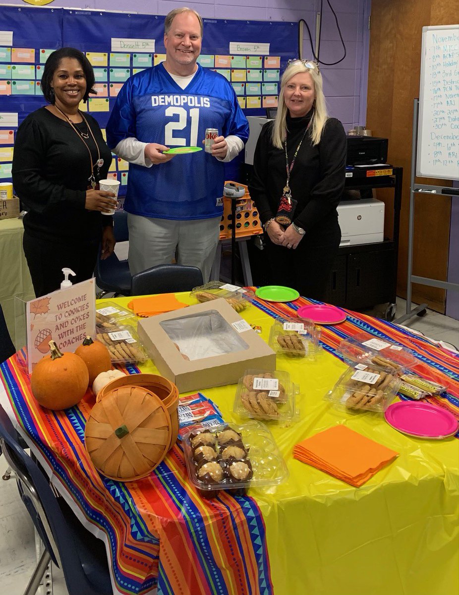demoptigers's tweet photo. US Jones Elementary is promoting a positive climate and culture with amazing coworkers and other district personnel. It’s always great to have a treat for doing what you do daily! #demopolisdifference
#MTSS
#amsti4all
#alabamaachieves
#ARI
#thankALteachers https://t.co/hekO5m3aN8