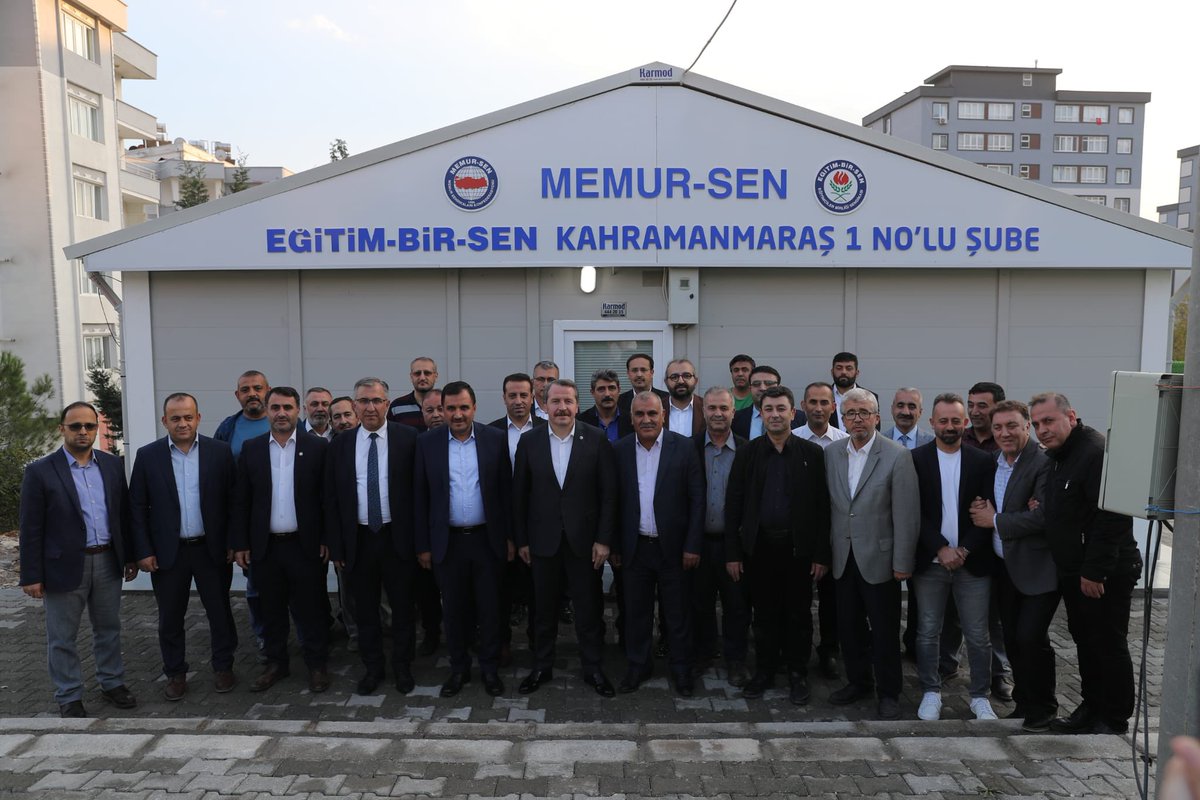 _aliyalcin_'s tweet photo. Memur-Sen Kahramanmaraş İl Temsilciliğimizi ve Eğitim-Bir-Sen Şubelerimizi ziyaret ettik.

Depremin yaralarını sarmak için fedakarlığı esirgemeyen, dayanışmayı öne çıkaran ve herkesin adresi haline gelen teşkilatlarımız umudu artırıyor.

Memur-Sen İl Temsilcimiz Mehmet Çetin’in  şahsında tüm teşkilat liderlerimizi kutluyorum.
 
Allah teşkilatlarımızı var, milletimizi bahtiyar, devletimizi payidar eylesin.
