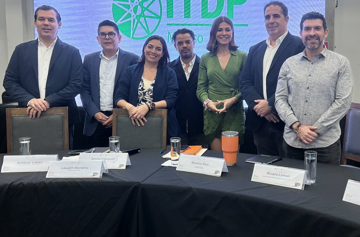 Gracias al Gobierno de Jalisco y a <a href="/SecDiegoMonraz/">Secretario de Transporte de Jalisco</a> por invitarme a participar en un panel sobre financiamiento al transporte público. Conclusiones: 1) redirigir recursos del auto particular al TP, 2) más subsidios al TP, 3) tarificación vial, y 4) publicidad.