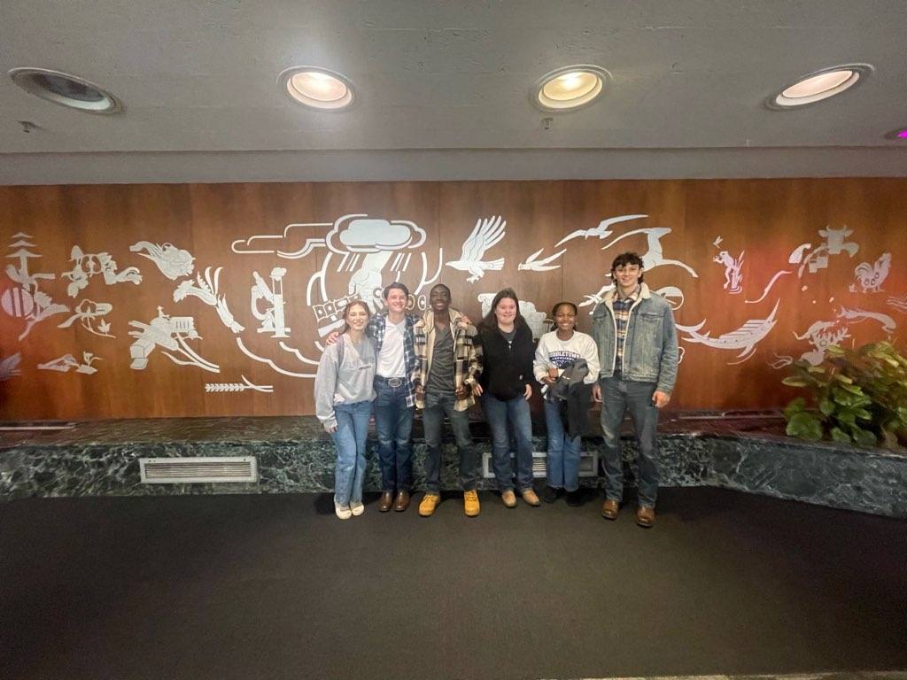 mtregs's tweet photo. Today Middletown High School agriscience students attending the Natjonal FFA Convention &amp; Expo had the opportunity to tour @PurdueAg ! Their agriculture program is ranked THIRD in the nation making this a great experience! @AppoSchools @MiddletownHigh @PurdueInsects @NationalFFA https://t.co/iRlz0rCpgJ