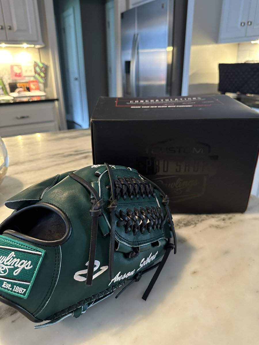 Thank you for the glove!!! <a href="/RawlingsSports/">Rawlings Baseball</a> <a href="/PerfectGameUSA/">Perfect Game USA</a>