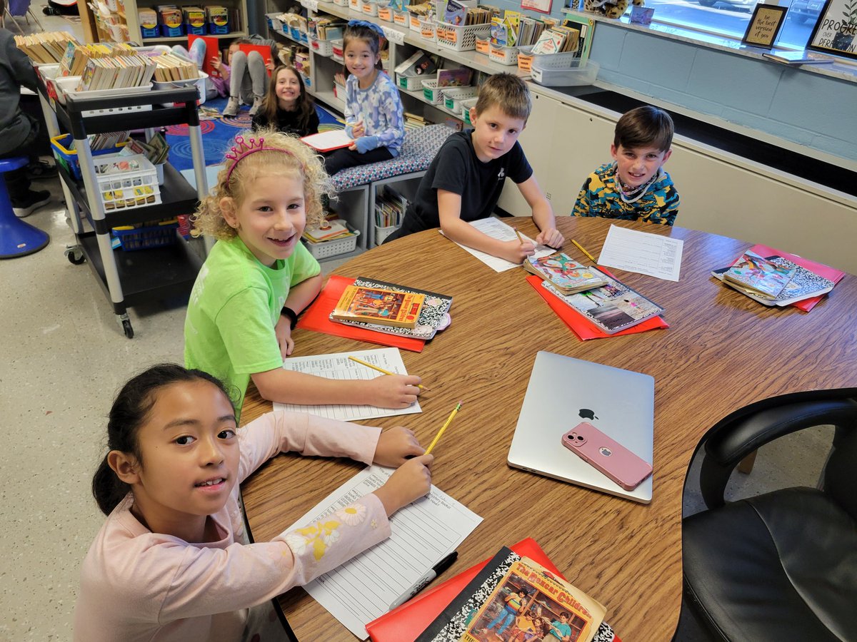Room102and103's tweet photo. 🔎Our detectives are working hard on a case! 🔍
#cheetahpride
#cheetahstweet https://t.co/0wHI8pSzH9