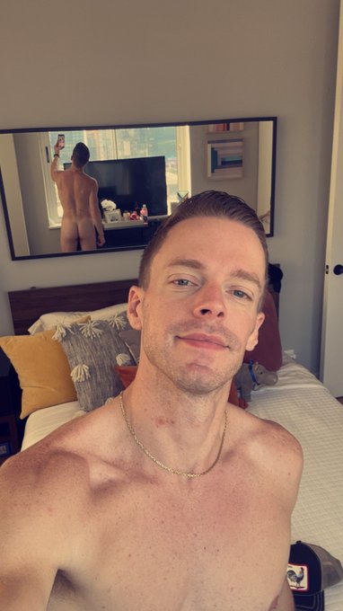 Somehow @Grindr actually approved this as my profile picture https://t.co/xISzQpdbsq