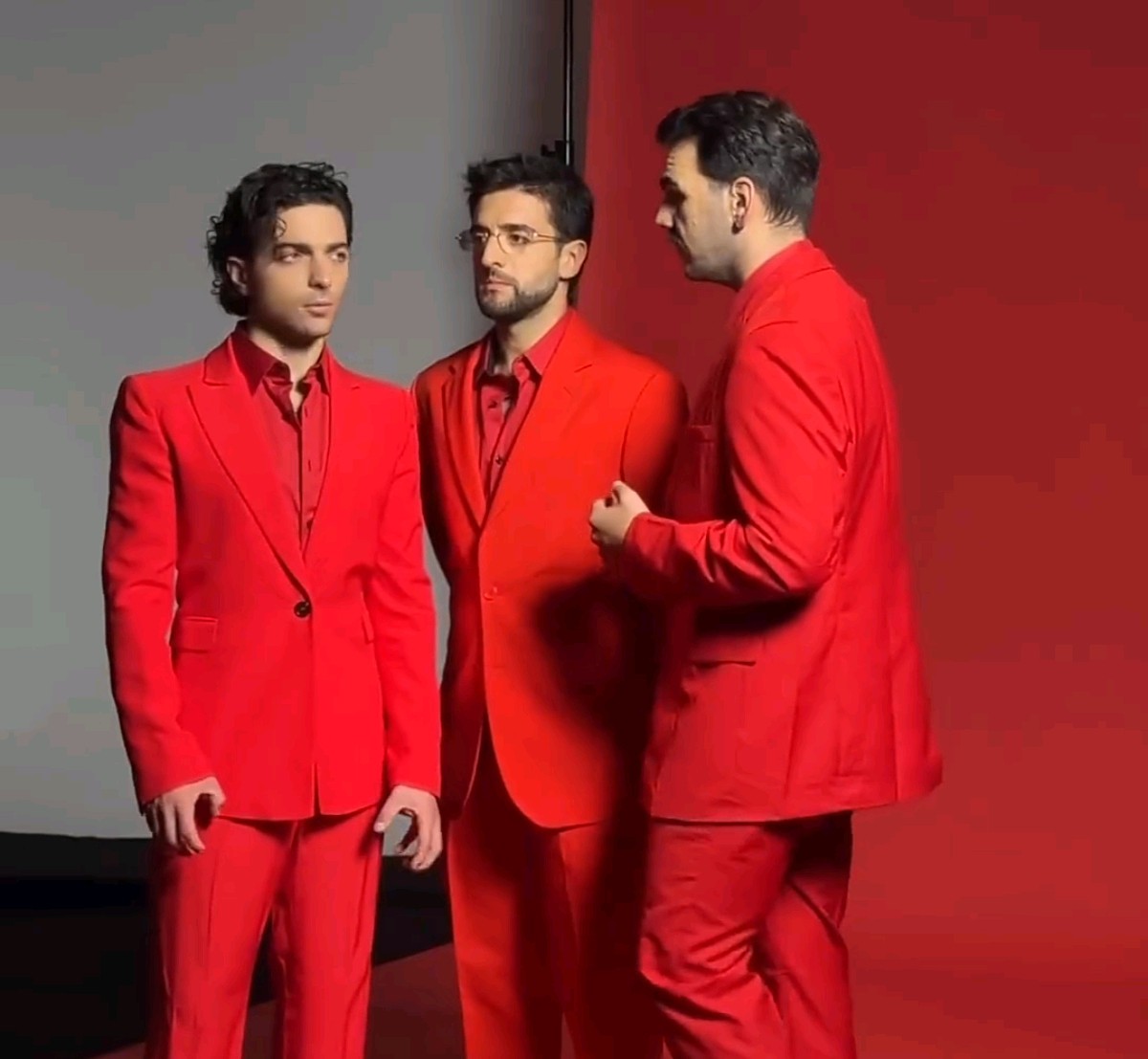 ilvoloversinte's tweet photo. Rosso emozione ✨

@ilvolo #4xmas

📸 #screenvideo

#pierobarone #ignazioboschetto #gianlucaginoble #ilvolo #ilvoloversinternational #ilvolovers https://t.co/mscfZZvrwS